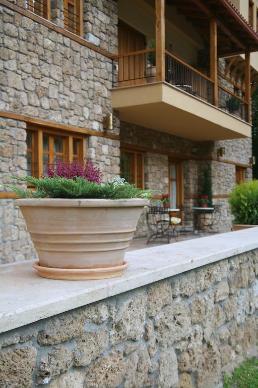 Roes Suites Loutraki  Exterior photo